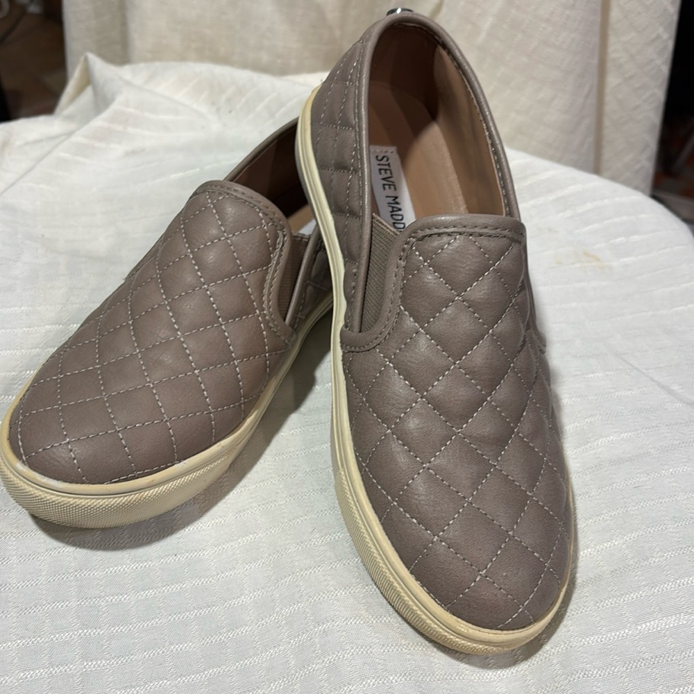 Size 6 Steve Madden loafers women’s